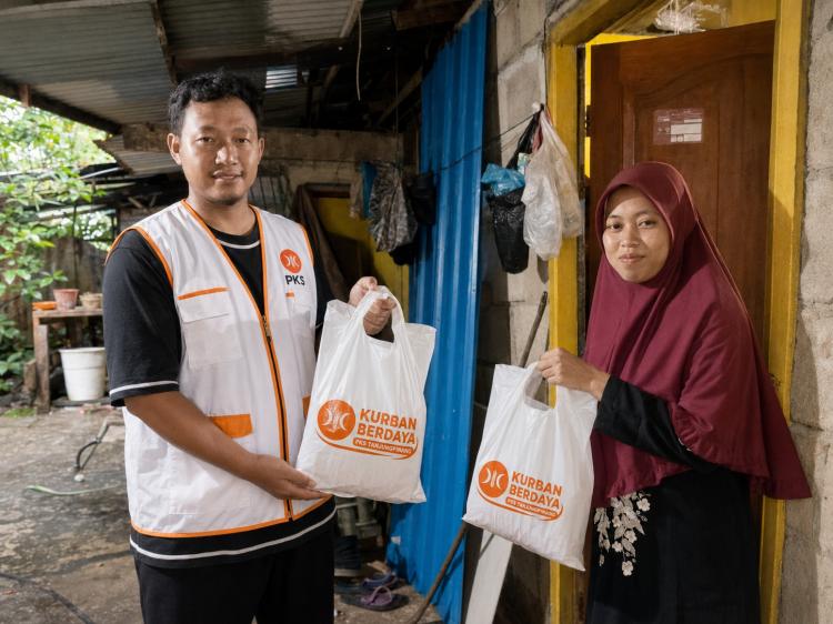 PKS Tanjungpinang Bagikan Daging Kurban, Warga Rasakan Berkah Idul Adha