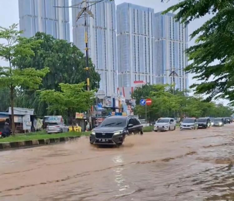 Hujan Satu Jam, Jalan Laksamana Bintan Batam Tergenang 500 Meter, GMNI Soroti Drainase Kota