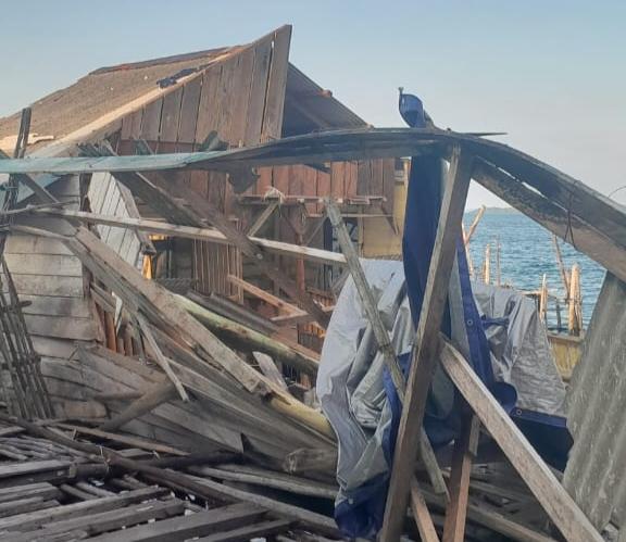 Puting Beliung Terjang Desa Tanjung Kelit di Lingga, 80 Rumah dan Dua Sekolah Terdampak