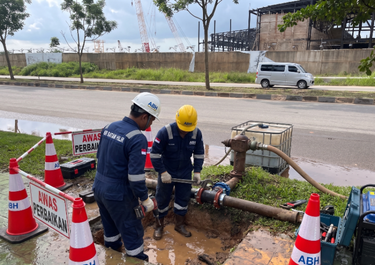 Pipa Hydrant Pasir Putih Bocor Berjam-jam, ABH Lakukan Perbaikan Darurat: 7 Wilayah di Batam Alami Mati Air