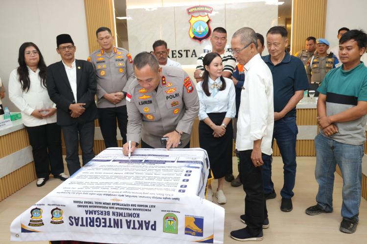 Waspada Penadah! Kapolda Kepri Tegas Larang Pengusaha Barang Bekas Terima Hasil Kejahatan di Batam
