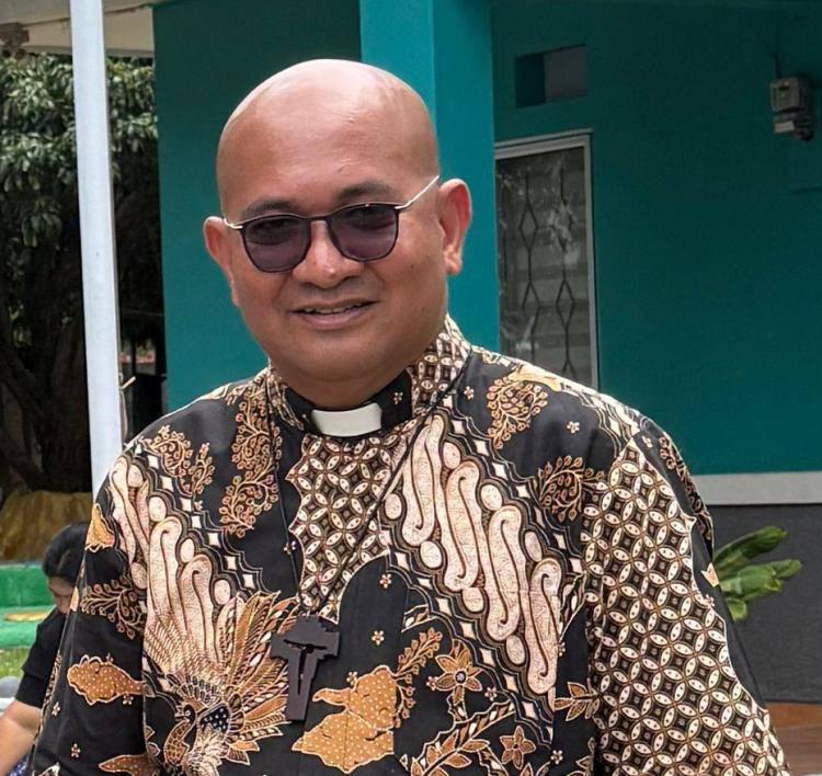 Anak Bukan Alat Politik, Romo Paschal Kecam Pelibatan Siswa dalam Demo MBG di Batam