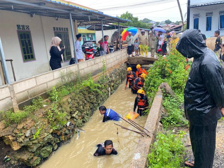 Nasib Ibas Balita 2 Tahun Hanyut Gorong-gorong Batam Tanjung Sengkuang, Tim SAR Gabungan Terus Sisir hingga Malam