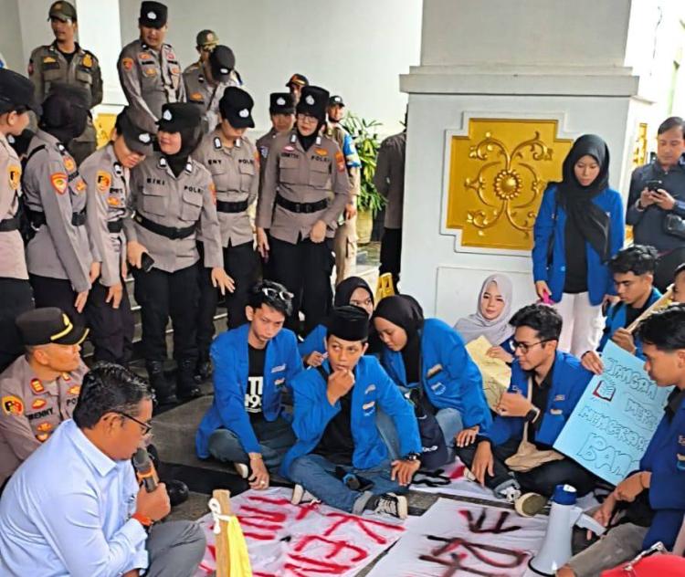 PMII Kota Batam Gelar Demo di DPRD, Suarakan 6 Tuntutan Evaluasi Kabinet Merah Putih