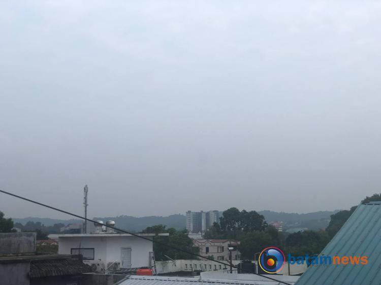 Cuaca Batam Hari Ini Berawan, Potensi Hujan Disertai Petir Muncul Siang Hari