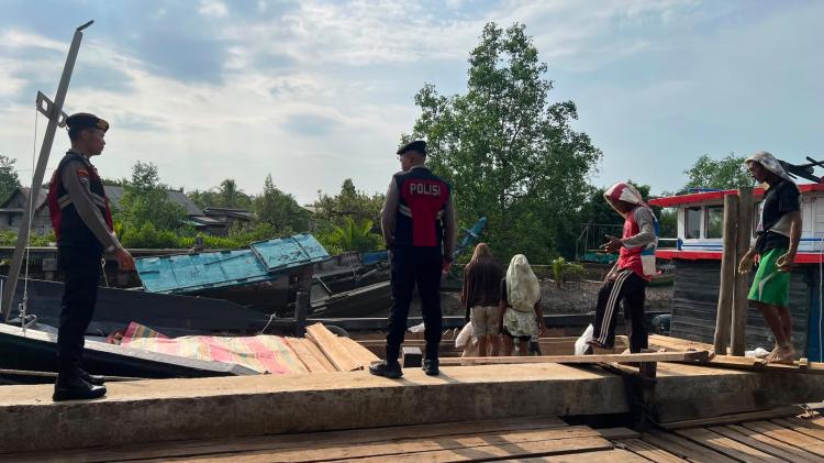 Antisipasi Cuaca Ekstrem, Polsek Daik Lingga Patroli Daerah Rawan Banjir dan Longsor