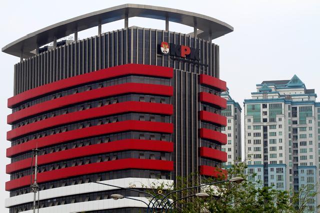 Daftar 5 Orang Dibawa ke Gedung KPK usai OTT Jual Beli Jabatan di Riau, Barang Bukti Mobil Disita