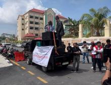 Aliansi Masyarakat Kepung PN Batam, Desak Hakim Terapkan Pasal 94 UU 18/2013 untuk Dju Seng