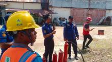 Tingkatkan Kesiapsiagaan Pegawai, Damkar Lingga Latih Tanggap Darurat dan Penanganan Kebakaran di PLN Dabo Singkep