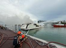Kronologi Kebakaran Kapal Super Mewah Eagle Wings III di ONE15 Marina Sentosa Cove, Singapura
