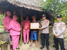 Sambut HUT Bhayangkara ke-80, Polisi di Lingga Salurkan Sembako untuk Lansia dan Anak Yatim
