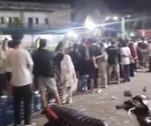 Dua Hari Krisis Air, Warga Piayu Antre Galon dan Jeriken hingga Malam Hari