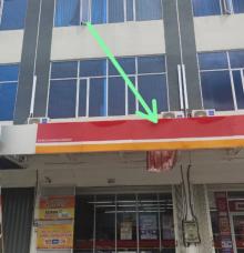 Tembus Atap Alfamart, Seorang Pria Terjatuh dari Lantai Tiga Rumah Kos di Bengkong