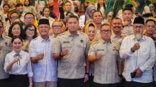 Wamentan Sudaryono Lantik Wagub Kepri sebagai Ketua HKTI, Serahkan Benih untuk Gerbang Pangan