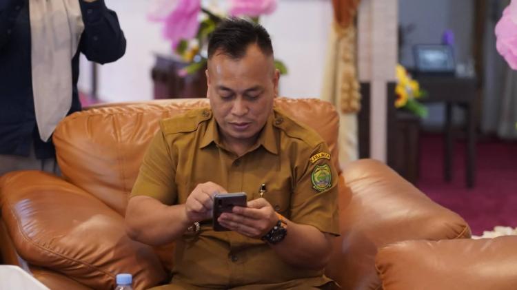 Bupati Nizar Jadi Orang Pertama Disensus, Ajak Warga Lingga Sukseskan Sensus Ekonomi 2026
