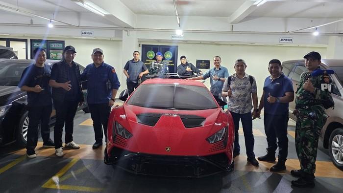 Kejagung Sita Lamborghini Huraçan 2022 dan 8 Kg Emas, Ini Modus Korupsi Tambang Ilegal di Kalbar