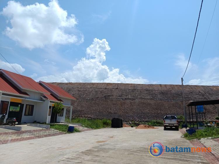 Rumah di Bukit Indah Piayu Batam Terancam Longsor Akibat Pematangan Lahan dekat Pemukiman