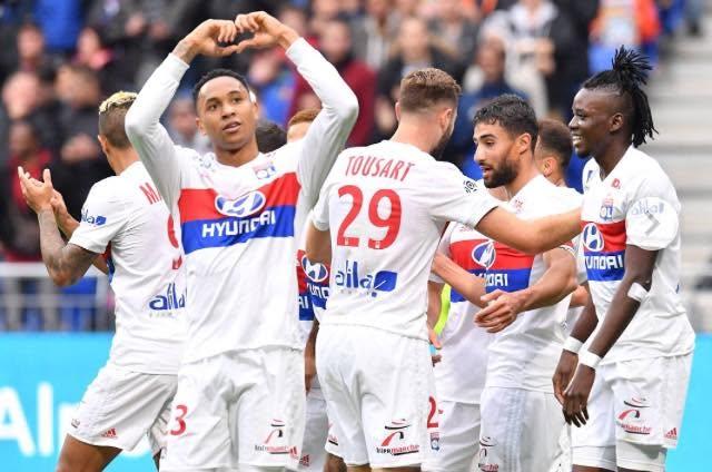 Pemain Fulham Kenny Tete Kunjungi Bekasi, Cerita Kakek dari Jambi dan Nenek pernah di Batam-Singapura