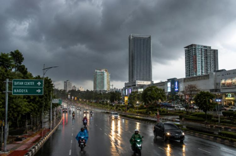 Prakiraan Cuaca Batam, Kamis 9 Juli: Potensi Hujan dan Petir saat Siang