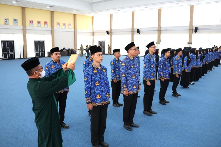 40 PNS Dilantik Bupati Bintan, Roby Kurniawan Tekankan Pentingnya Integritas ASN