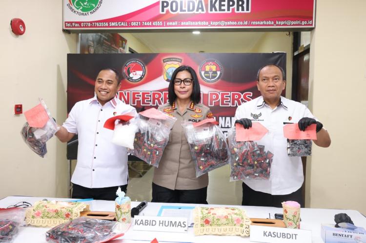 16 Kasus Narkoba Diungkap dalam Dua Pekan, Polda Kepri Sita 4 Kilogram Sabu dan Gagalkan Peredaran Vape Etomidate