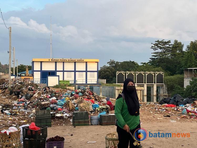 Sampah Pasar Jodoh Dipindah ke Depan Rumah Pompa, Warga Batam Khawatir Picu Pencemaran dan Banjir