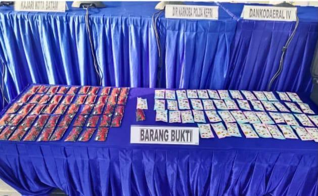 Gagalkan Penyelundupan di Batam, Tim Gabungan TNI AL Sita 100 Liquid Vape Diduga Narkotika