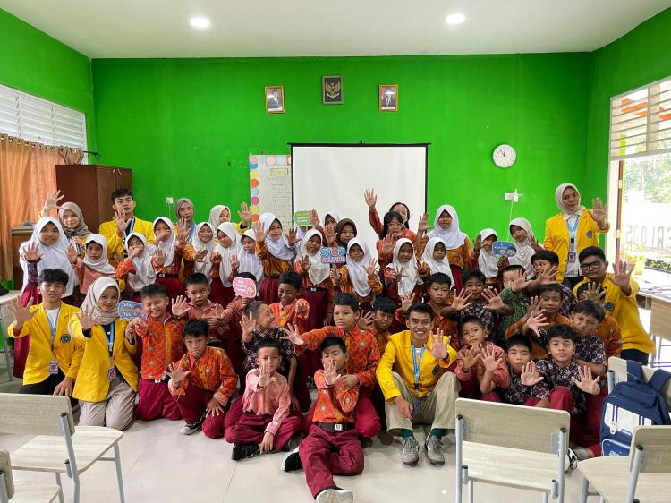 Mahasiswa KKN STISIPOL Raja Haji Edukasi Pelajar SDN 005 Lingga Utara Bijak Bermedia Sosial hingga Cegah Bullying