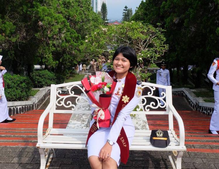 Putri Prajurit Kodim Batam, Charina Simbolon, Raih 10 Besar Wisudawan Terbaik IPDN 2026