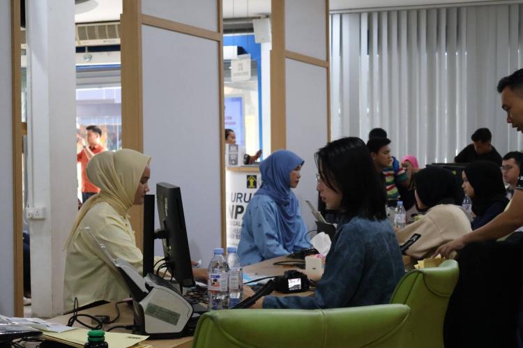 Imigrasi Batam Layani 99 Pemohon Lewat Paspor Simpatik di ULP Harbourbay