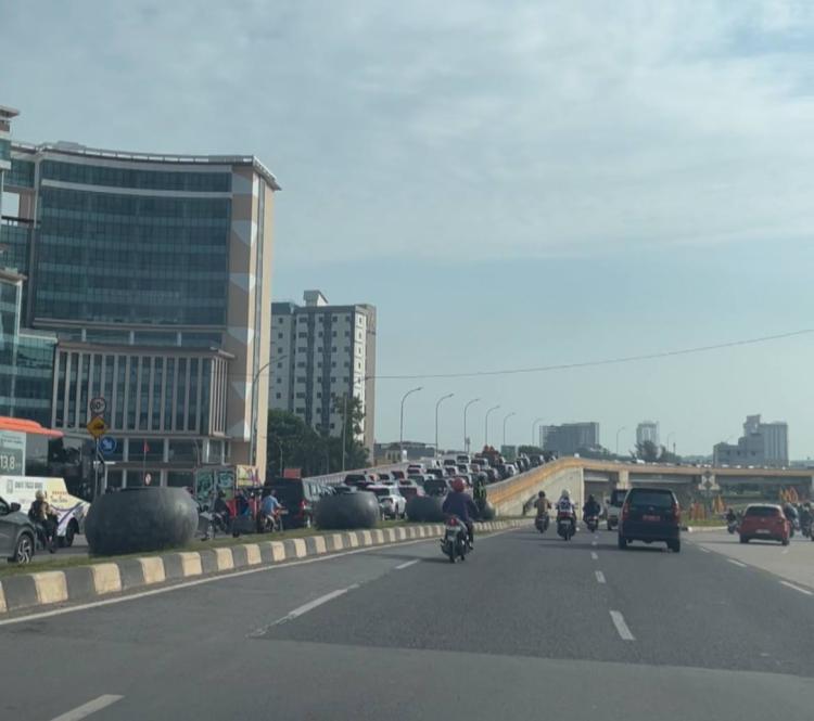 Hati-Hati! Fly Over Laluan Madani Padat, Satlantas Terjunkan Personel