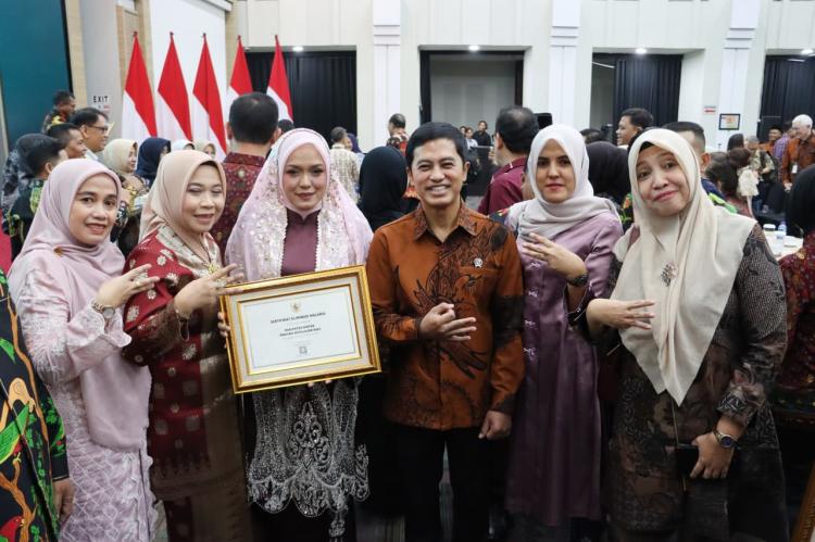 Bintan Raih Sertifikat Eliminasi Malaria dari Kemenkes RI, Wabup Deby Maryanti Terima Penghargaan
