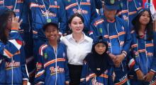 Lepas Kontingen POPDA X, Wakil Wali Kota Batam Li Claudia Chandra Janjikan Bonus Tambahan bagi Atlet Berprestasi