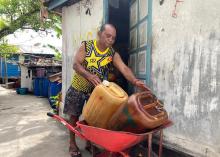 Gerobak Sorong CSR BRK Syariah, Penggerak Rezeki Rintus dan Kemudahan BBM bagi Warga Desa Mengkait