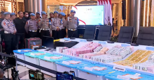 Polisi Pamerkan 74 Kg Emas & Ratusan Miliar Rupiah, Ini Barang Bukti Kasus Korupsi Batubara