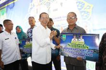 Serap Aspirasi Warga Pulau Seraya, Amsakar Janjikan Perbaikan Listrik, Air Bersih, dan Pelabuhan