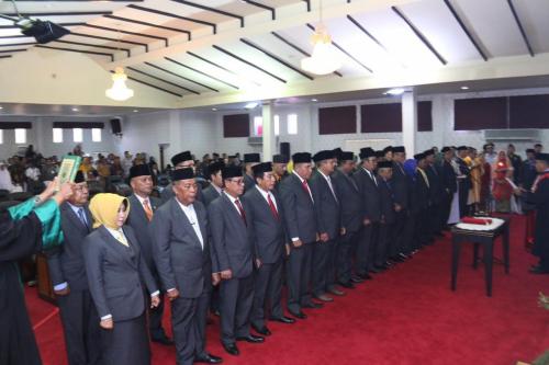 Pesan Plt Gubernur Kepri Isdianto pada 30 anggota DPRD Karimun Usai Pengambilan Sumpah Jabatan